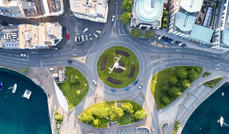 A green roundabout with small parks between streets.
